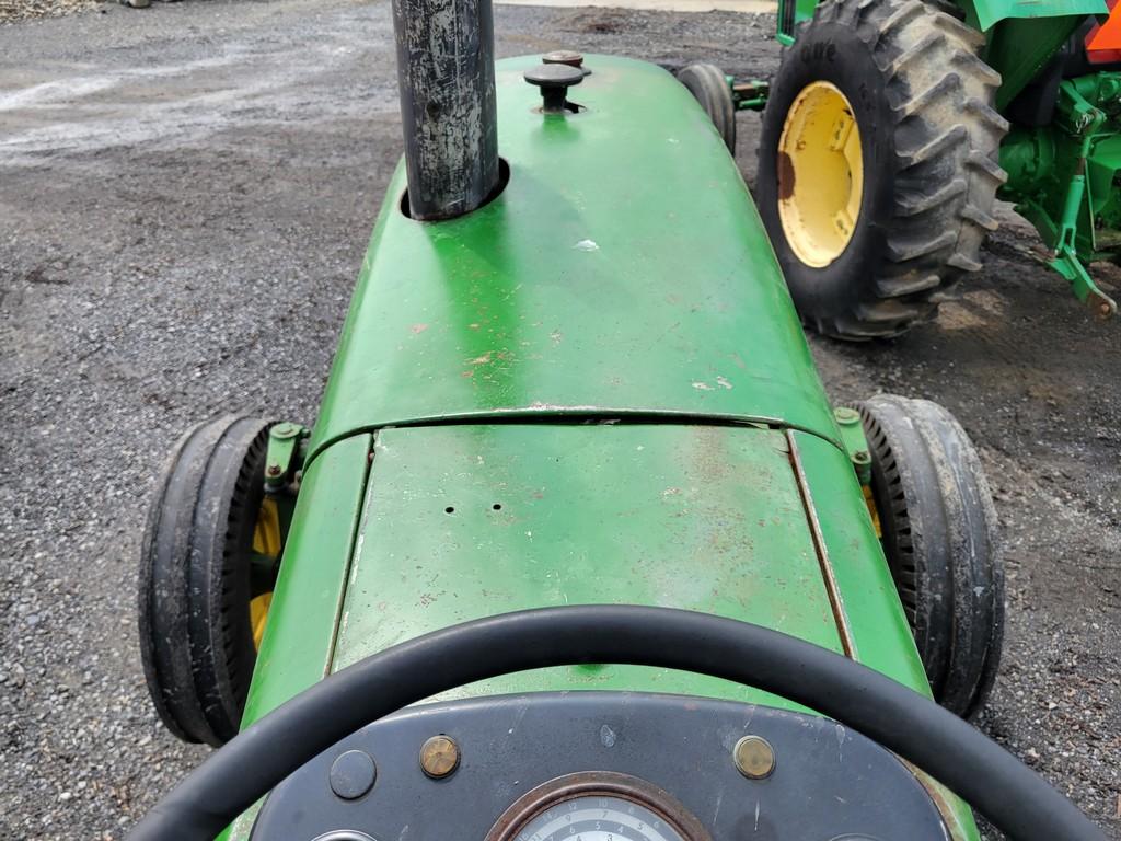 John Deere 2440 Tractor 'Runs & Operates'