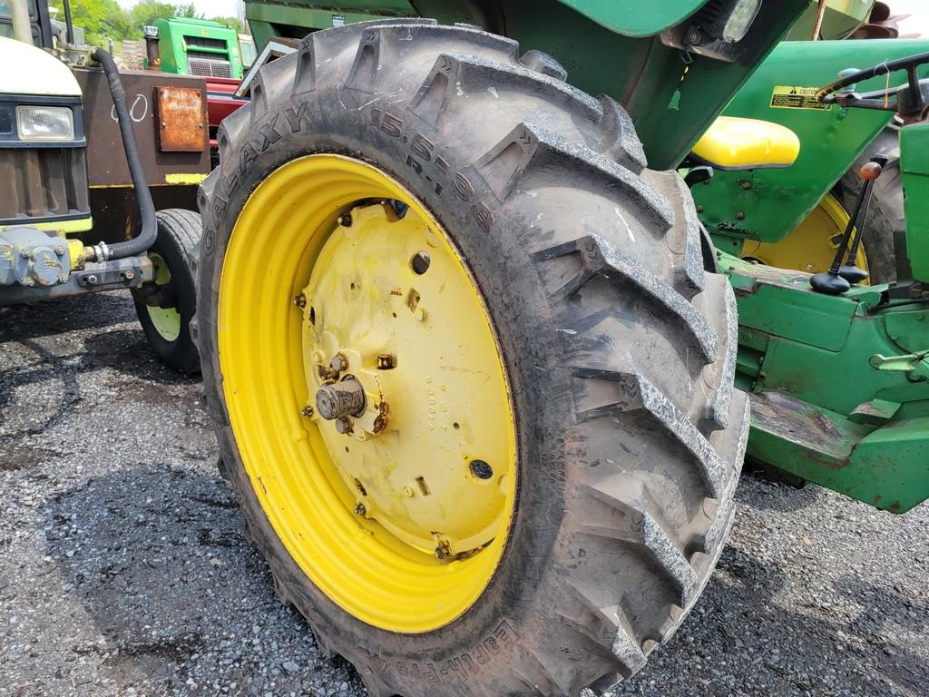 John Deere 2440 Tractor 'Runs & Operates'