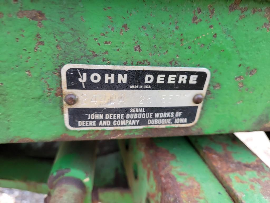 John Deere 2440 Tractor 'Runs & Operates'