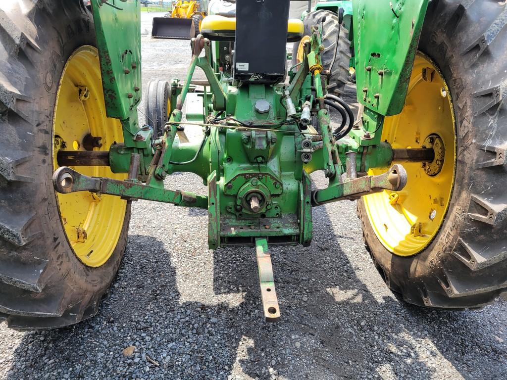 John Deere 2440 Tractor 'Runs & Operates'