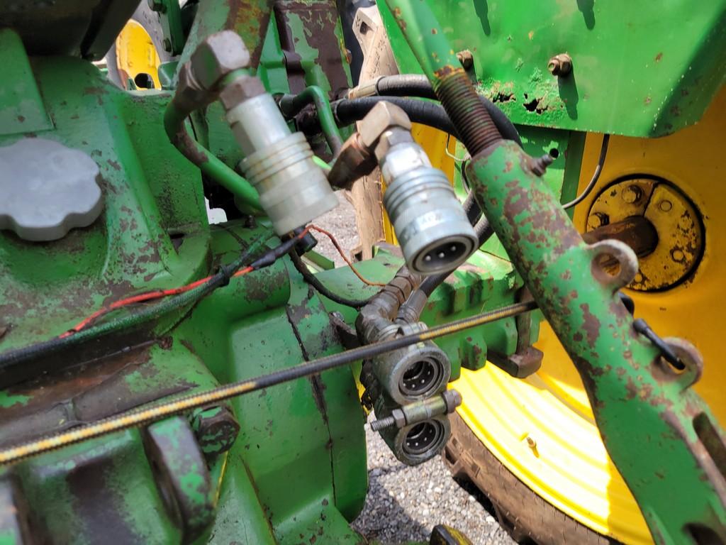 John Deere 2440 Tractor 'Runs & Operates'