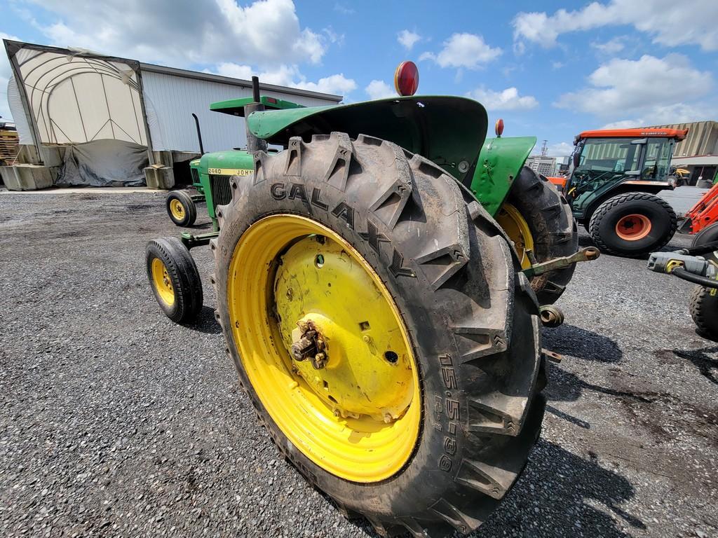 John Deere 2440 Tractor 'Runs & Operates'