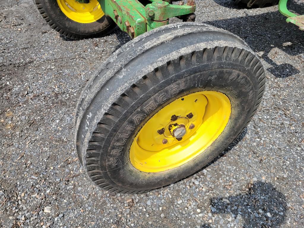 John Deere 2440 Tractor 'Runs & Operates'