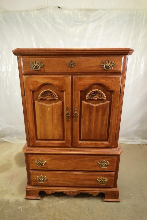 Oak Gentlemans Chest