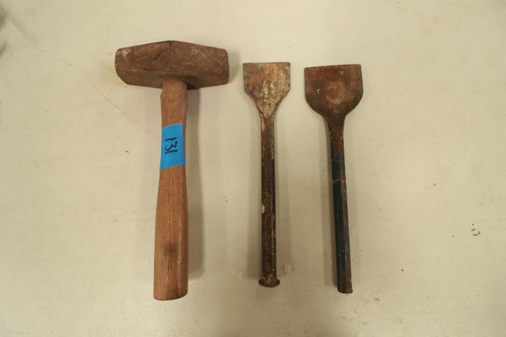 Hammer & 2 Chisels