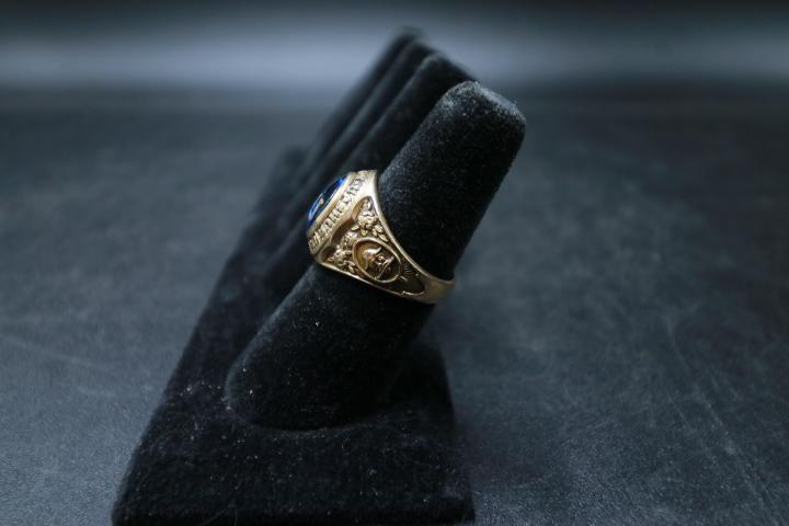 10k Yellow Gold Class Ring