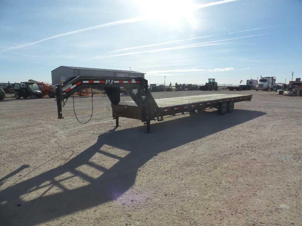 2013 PJ 30Ft Gooseneck Trailer