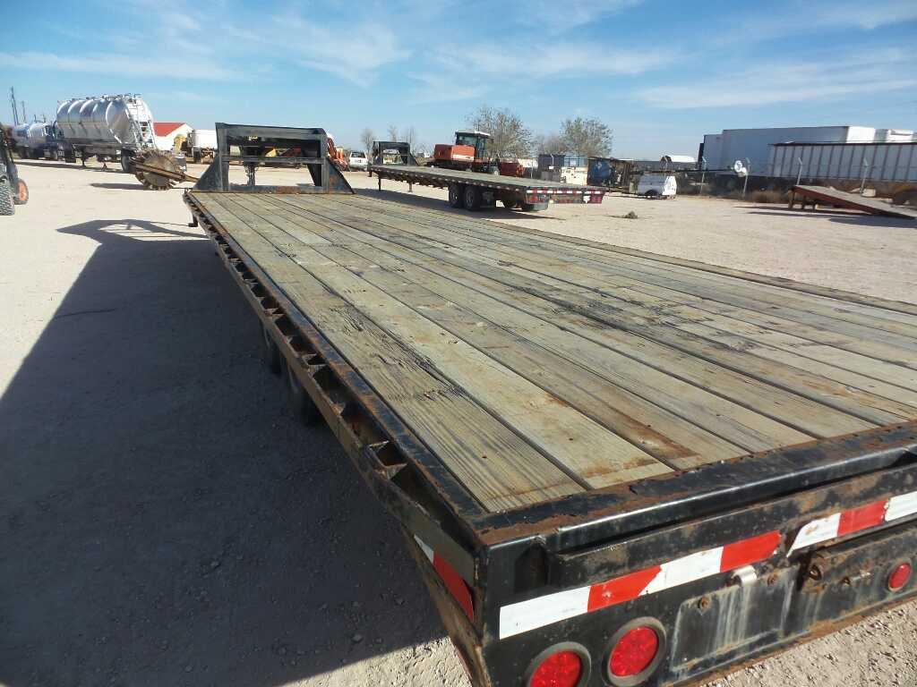2013 PJ 30Ft Gooseneck Trailer