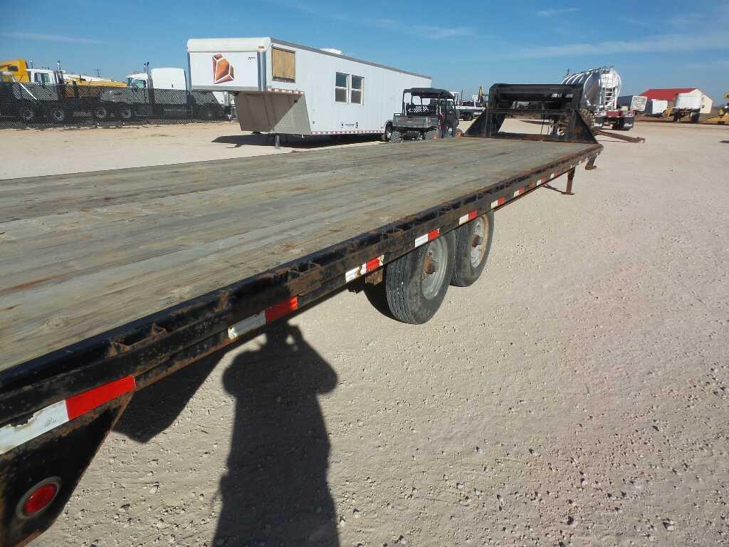 2013 PJ 30Ft Gooseneck Trailer