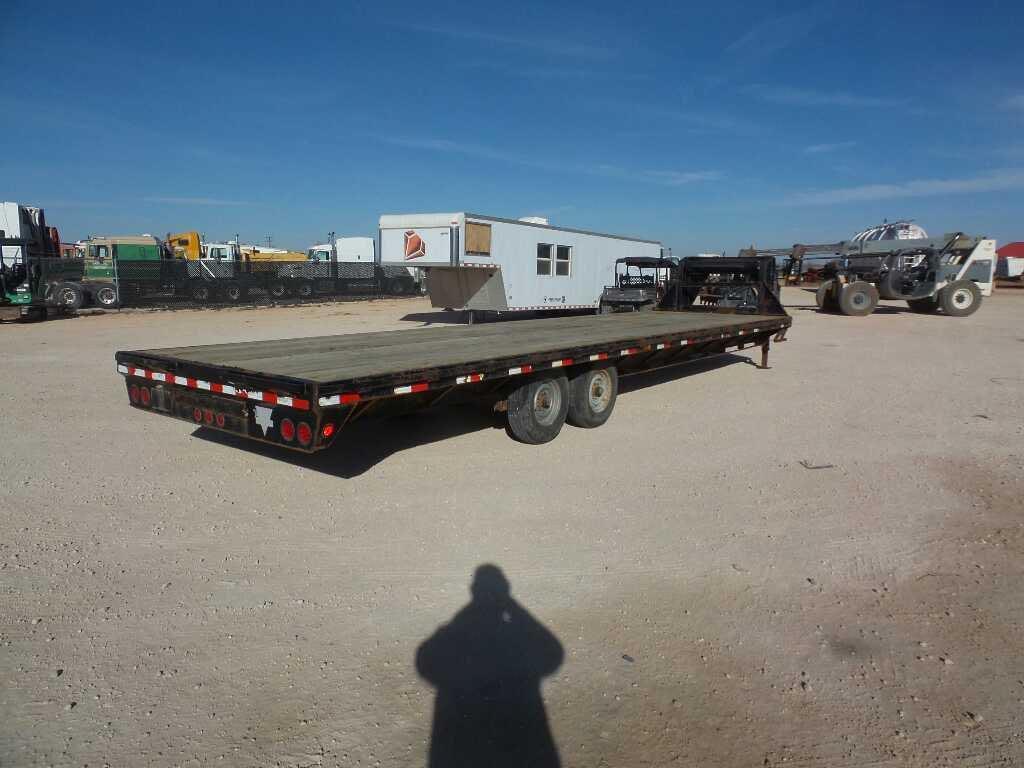 2013 PJ 30Ft Gooseneck Trailer