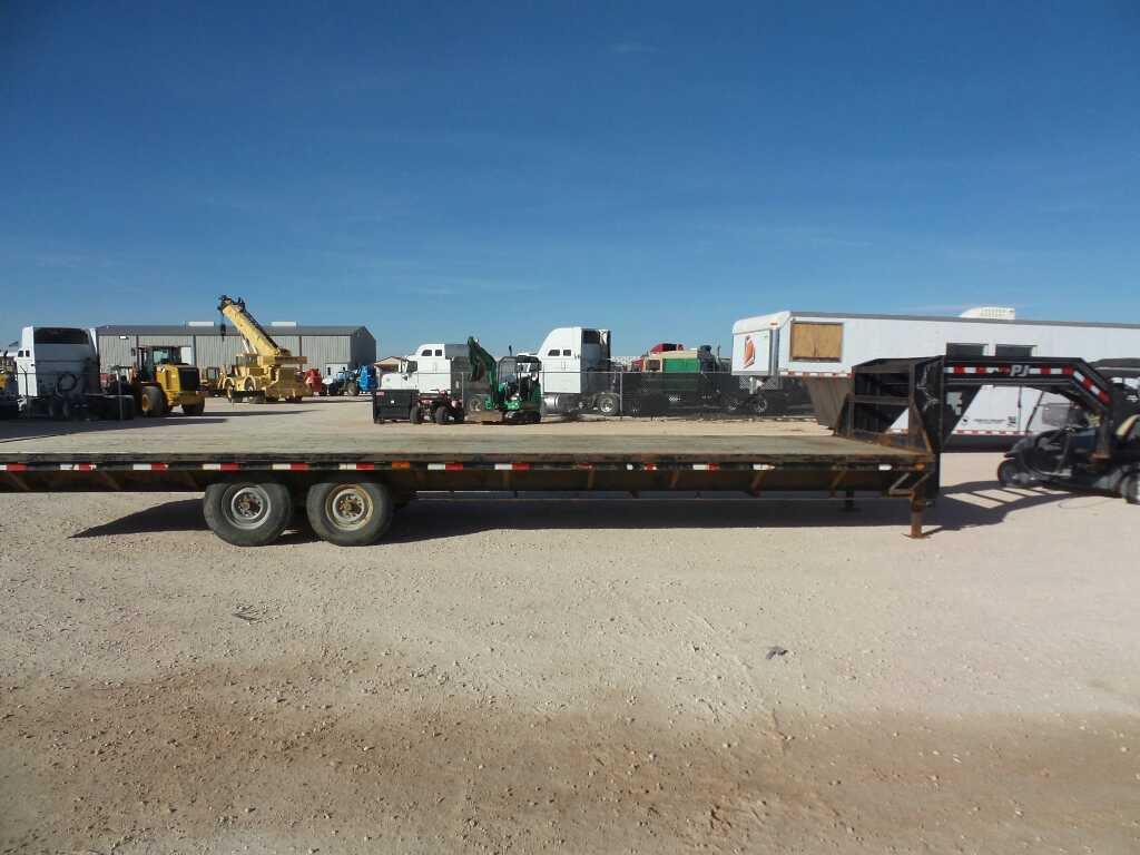 2013 PJ 30Ft Gooseneck Trailer