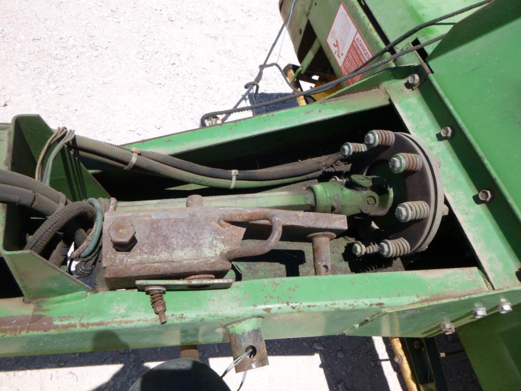 John Deere 530 Round Baler