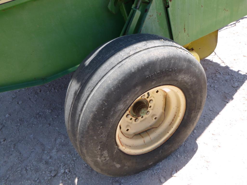 John Deere 530 Round Baler
