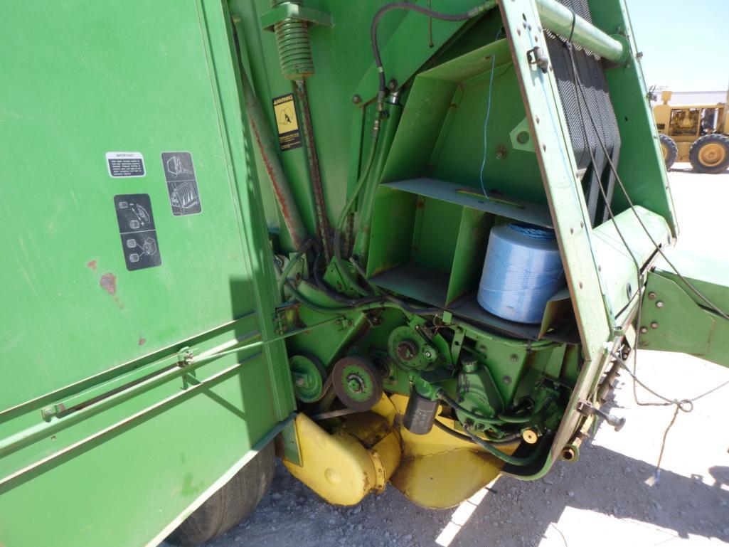 John Deere 530 Round Baler