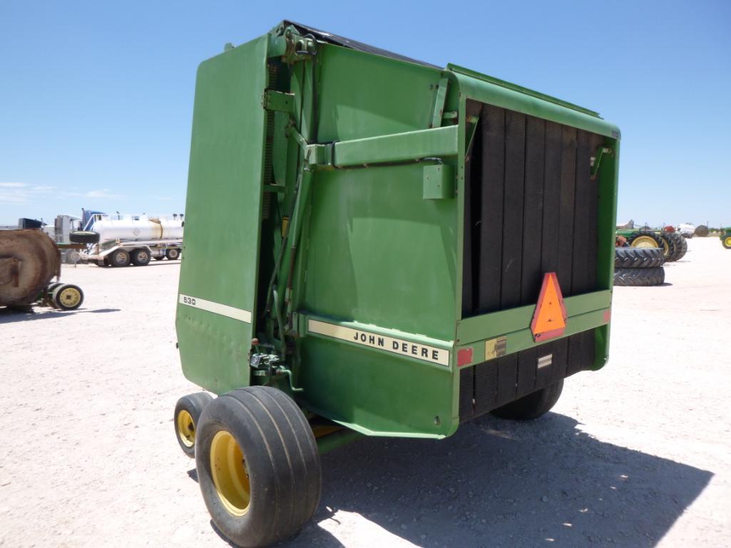 John Deere 530 Round Baler