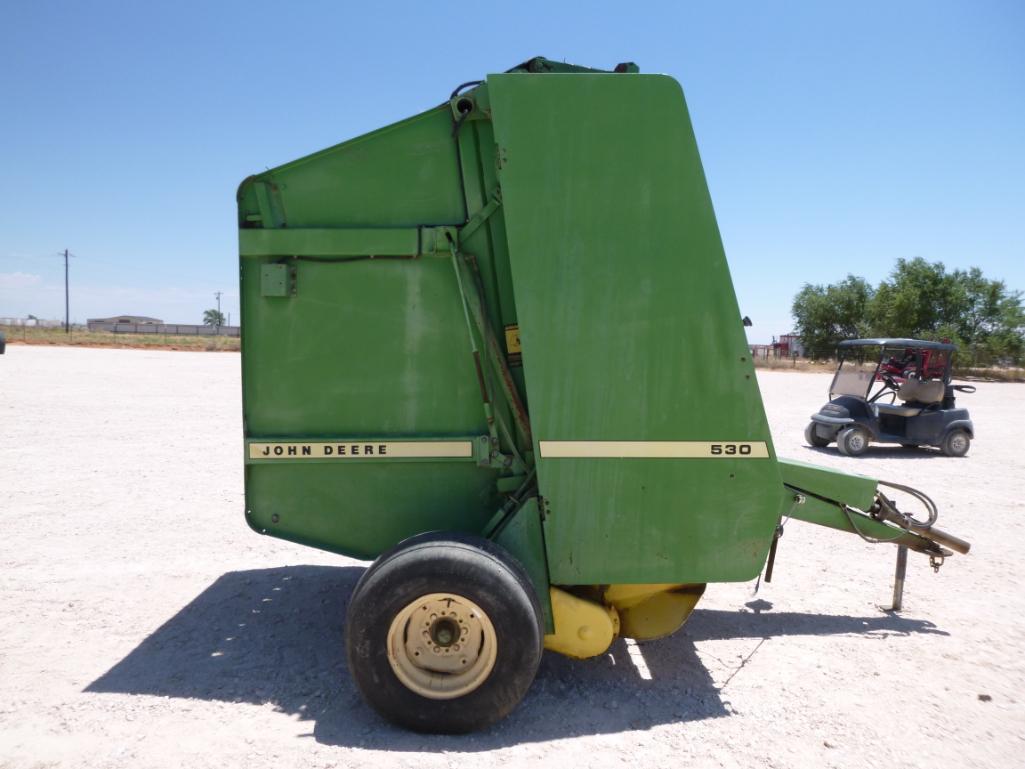 John Deere 530 Round Baler