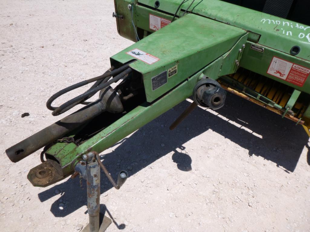 John Deere 530 Round Baler