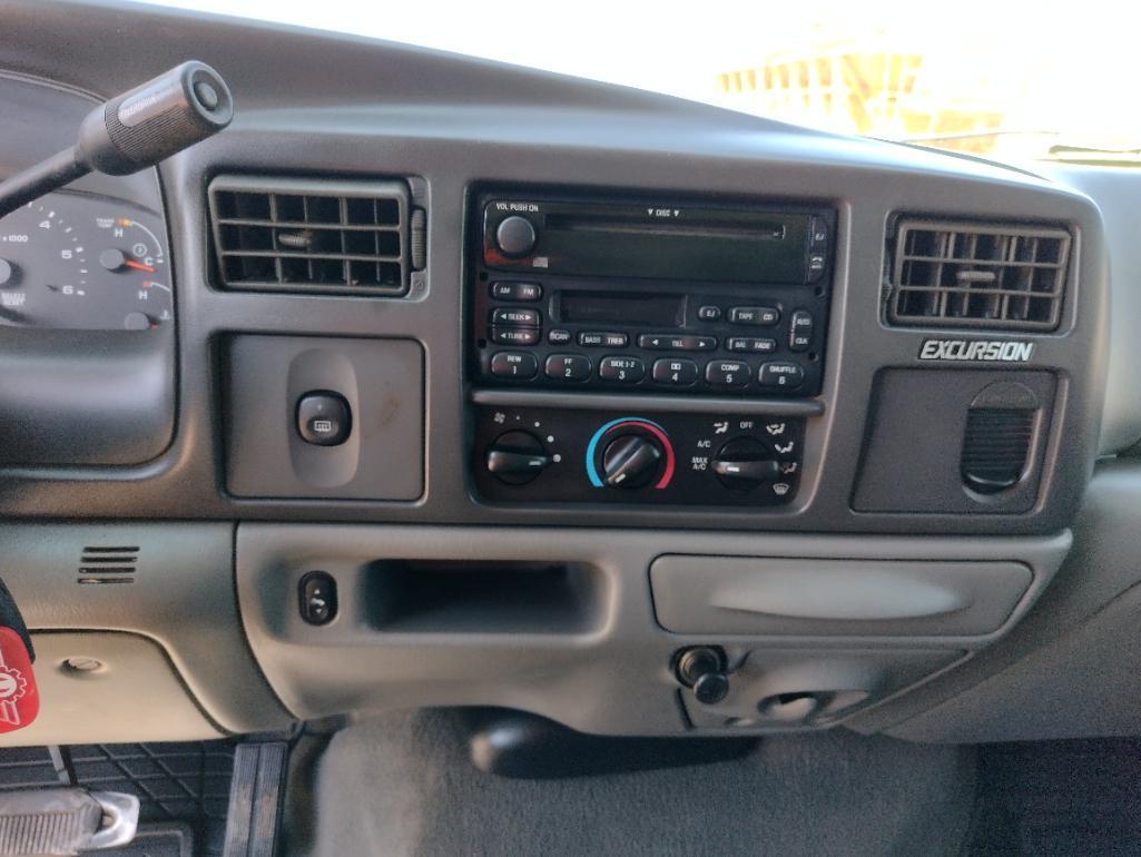 2002 Ford Excursion SUV