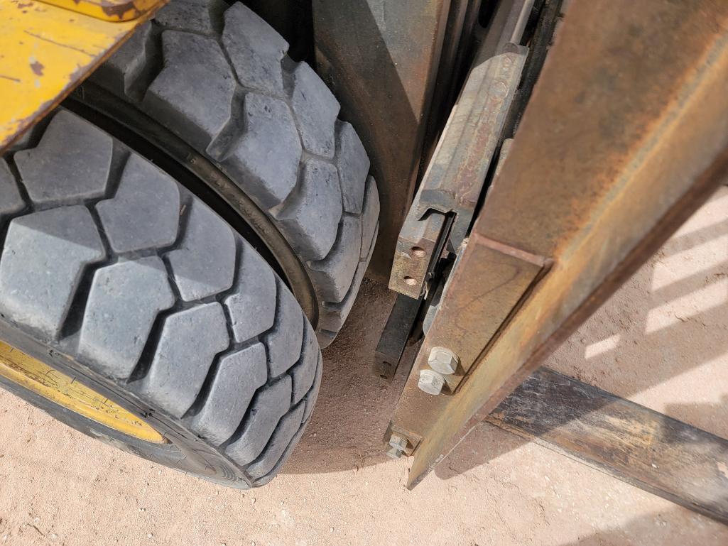 Cat DPL40 Forklift
