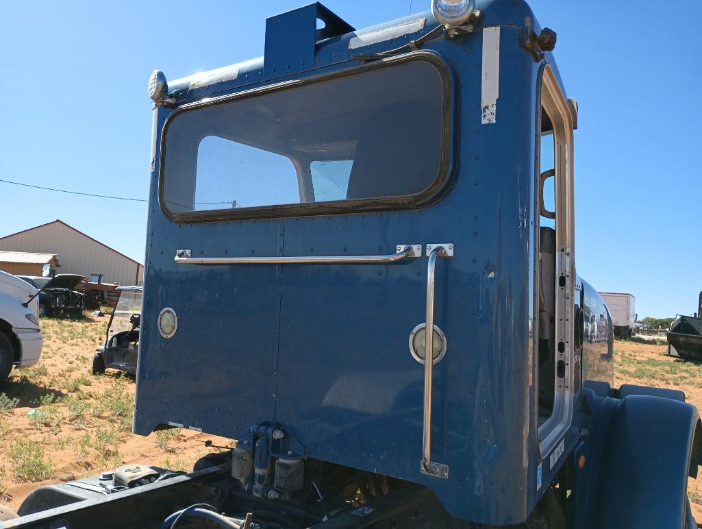 2011 Peterbilt Truck Tractor (Parts Only)