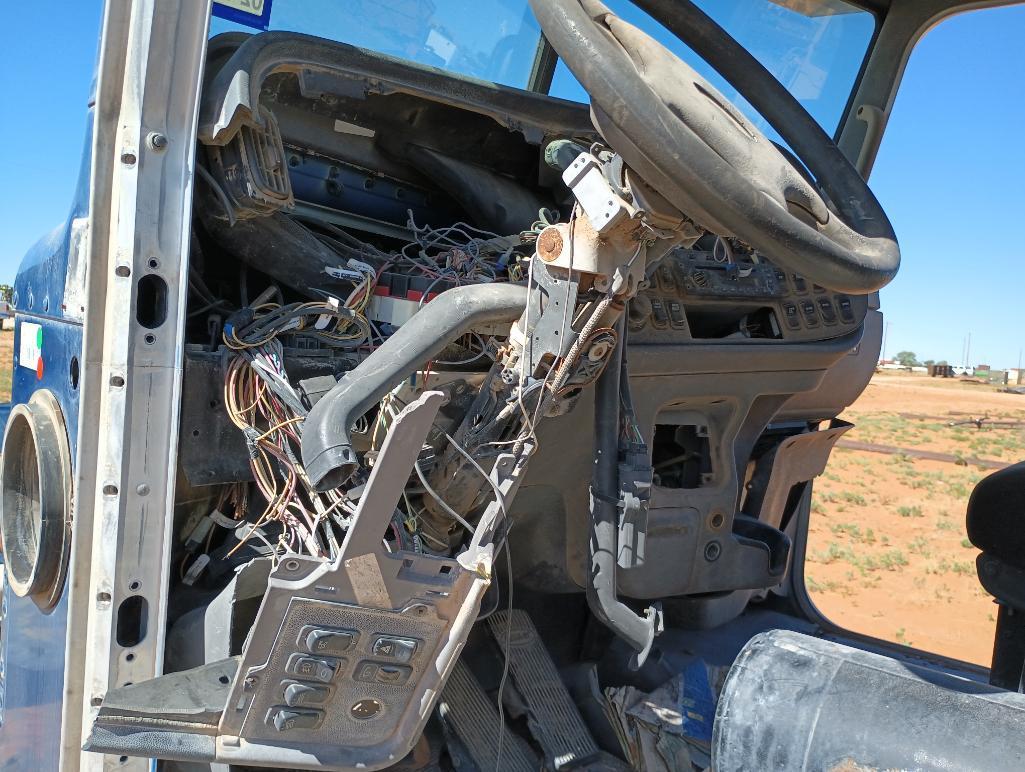 2011 Peterbilt Truck Tractor (Parts Only)