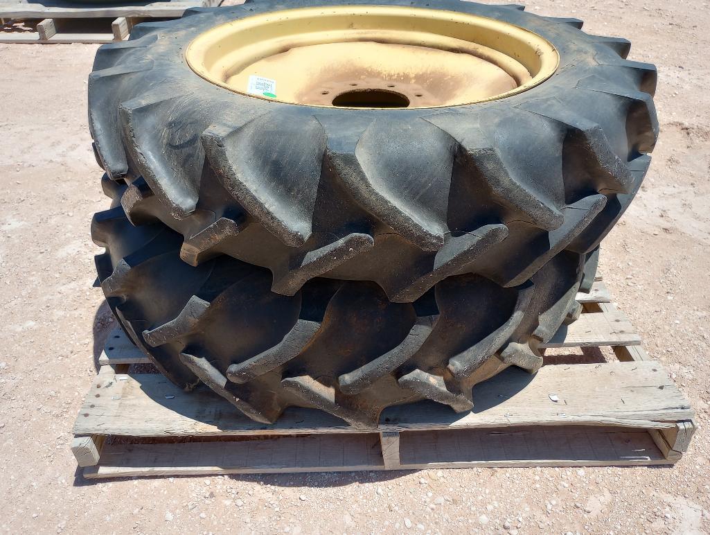 (2) Wildcat Spray Buggy Wheels w/ Tires Size: 9.5/9-24