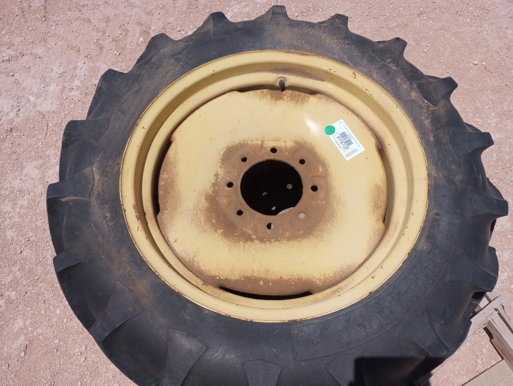 (2) Wildcat Spray Buggy Wheels w/ Tires Size: 9.5/9-24