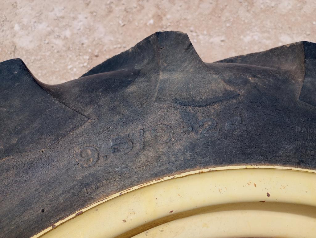 (2) Wildcat Spray Buggy Wheels w/ Tires Size: 9.5/9-24
