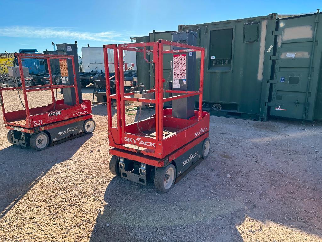 Self Propelled One Person Lift