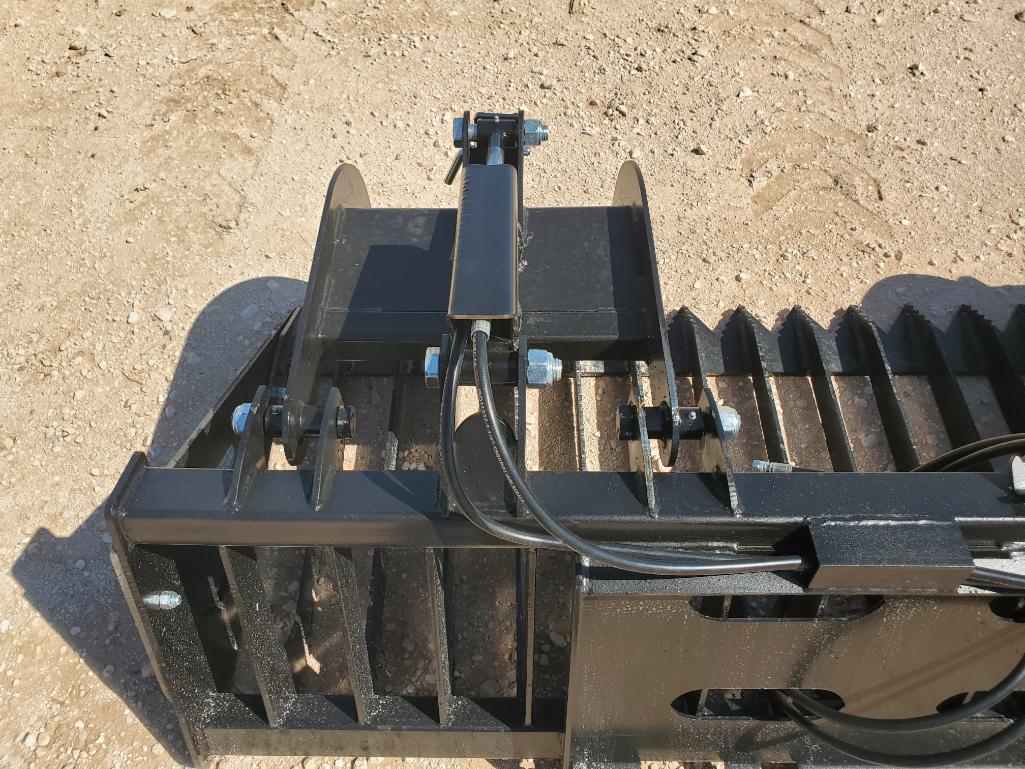 Unused 84'' Rock and Brush Grapple w/Bolt on Side Plates and w/rec Hitch
