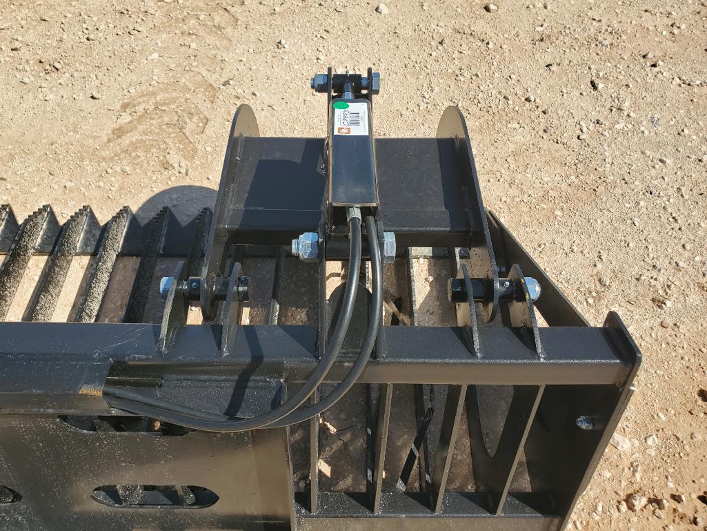 Unused 84'' Rock and Brush Grapple w/Bolt on Side Plates and w/rec Hitch