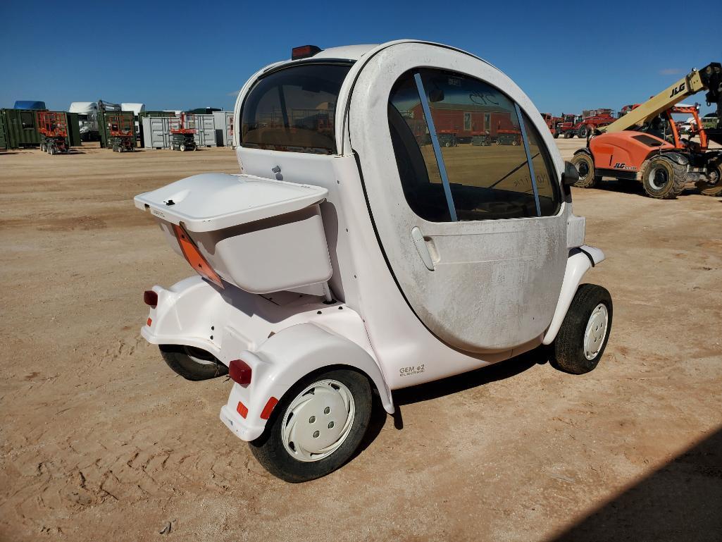 GEM e2 Electric Cart w/(4) New Tires