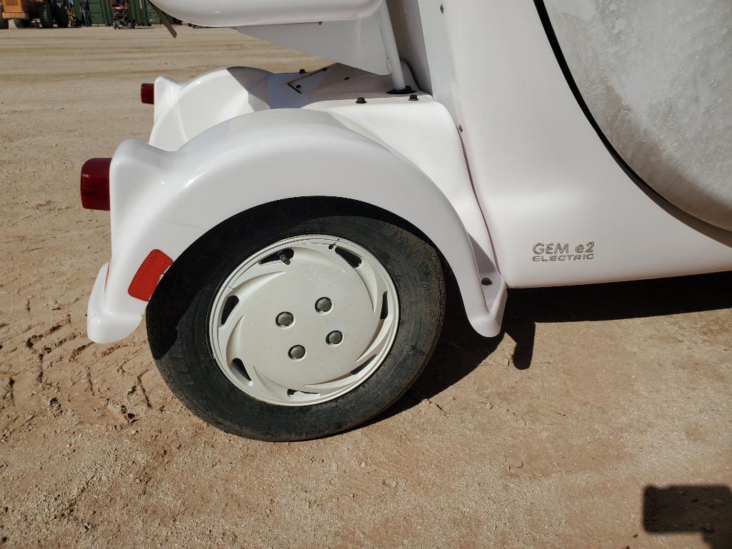 GEM e2 Electric Cart w/(4) New Tires