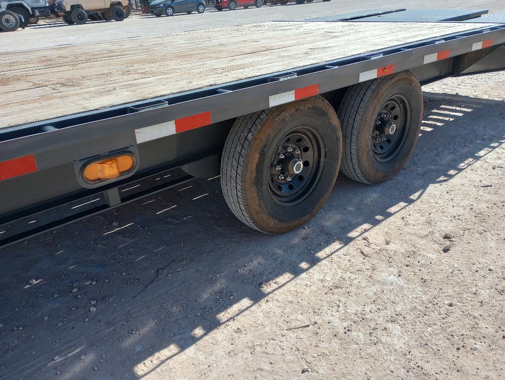 Lamar Gooseneck Trailer