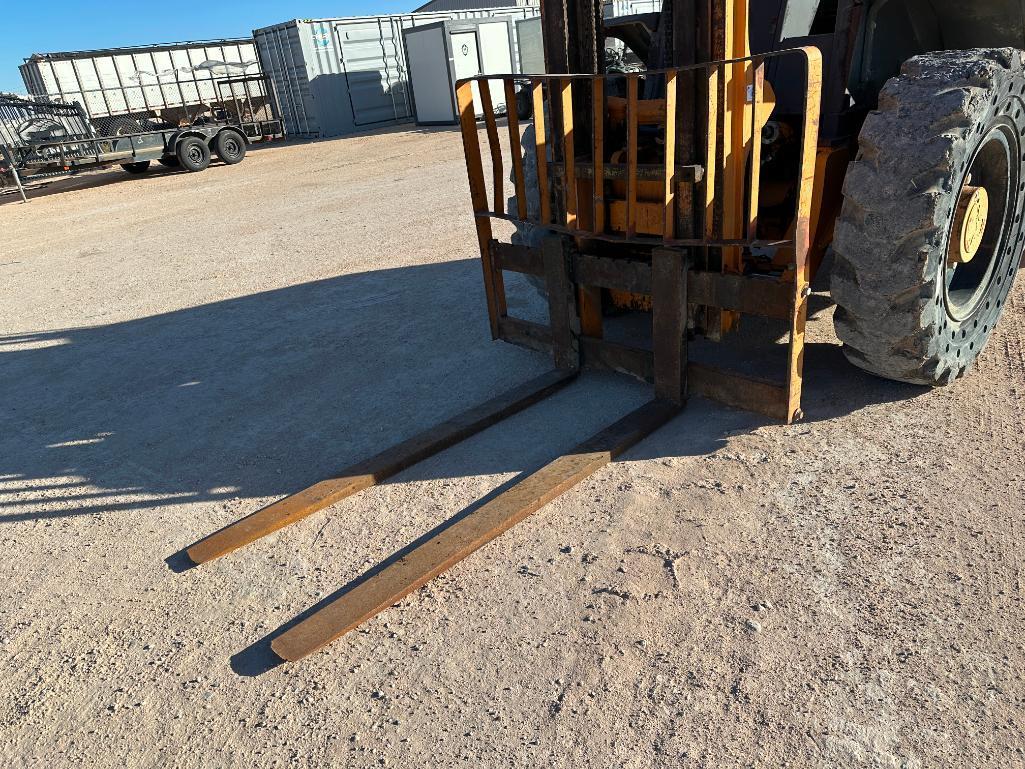 Case 585G Rough Terrain Forklift
