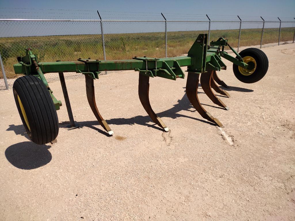 John Deere E0900 7 Shank Ripper