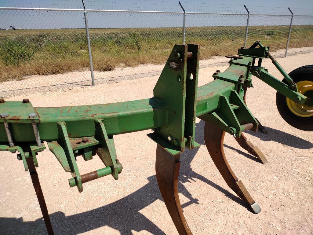 John Deere E0900 7 Shank Ripper