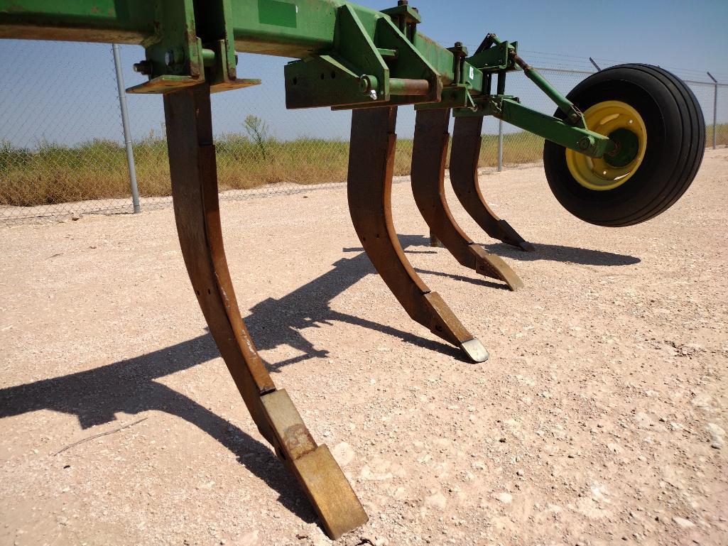 John Deere E0900 7 Shank Ripper