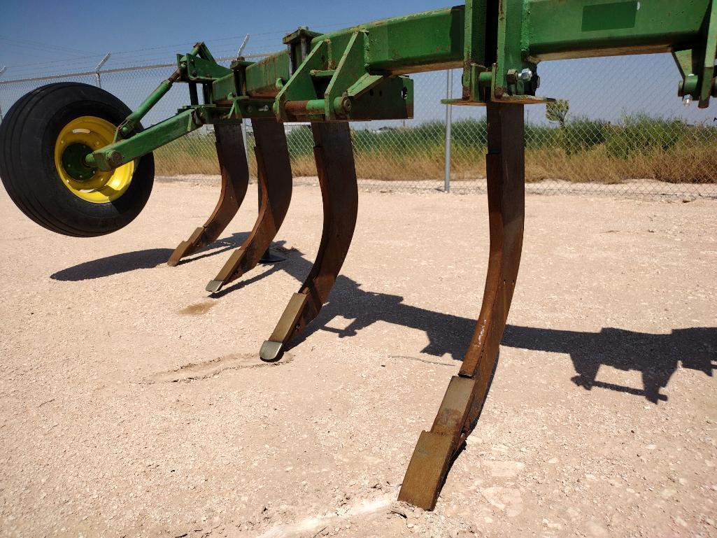 John Deere E0900 7 Shank Ripper