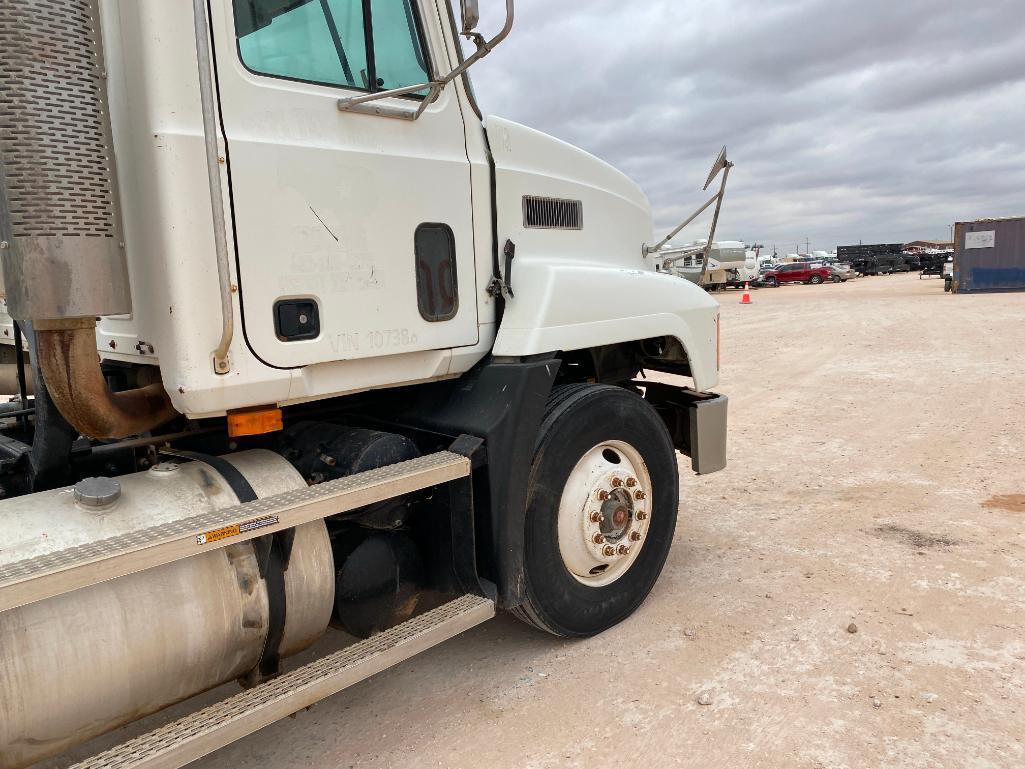 1999 Mack CH613 Truck Tractor