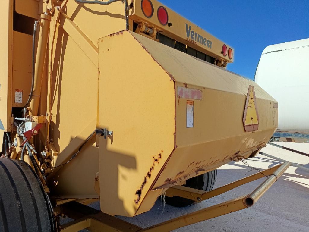 Vermeer 605M Round Bale Baler