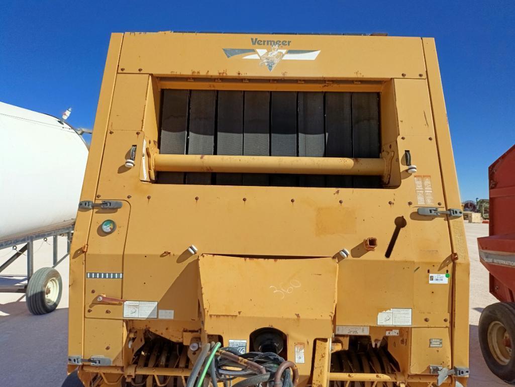 Vermeer 605M Round Bale Baler