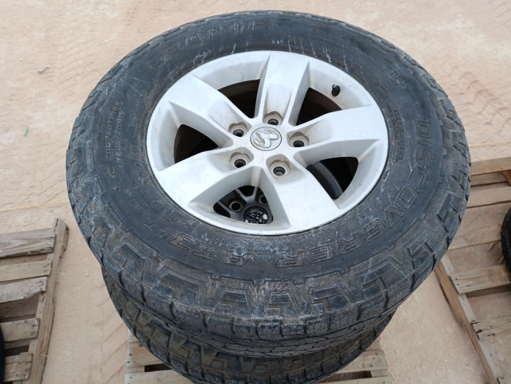 (4) Dodge Wheels w/Tires 265/70 R 17
