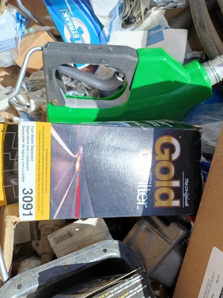 Pallet of Misc Caterpillar & International Filters & Parts