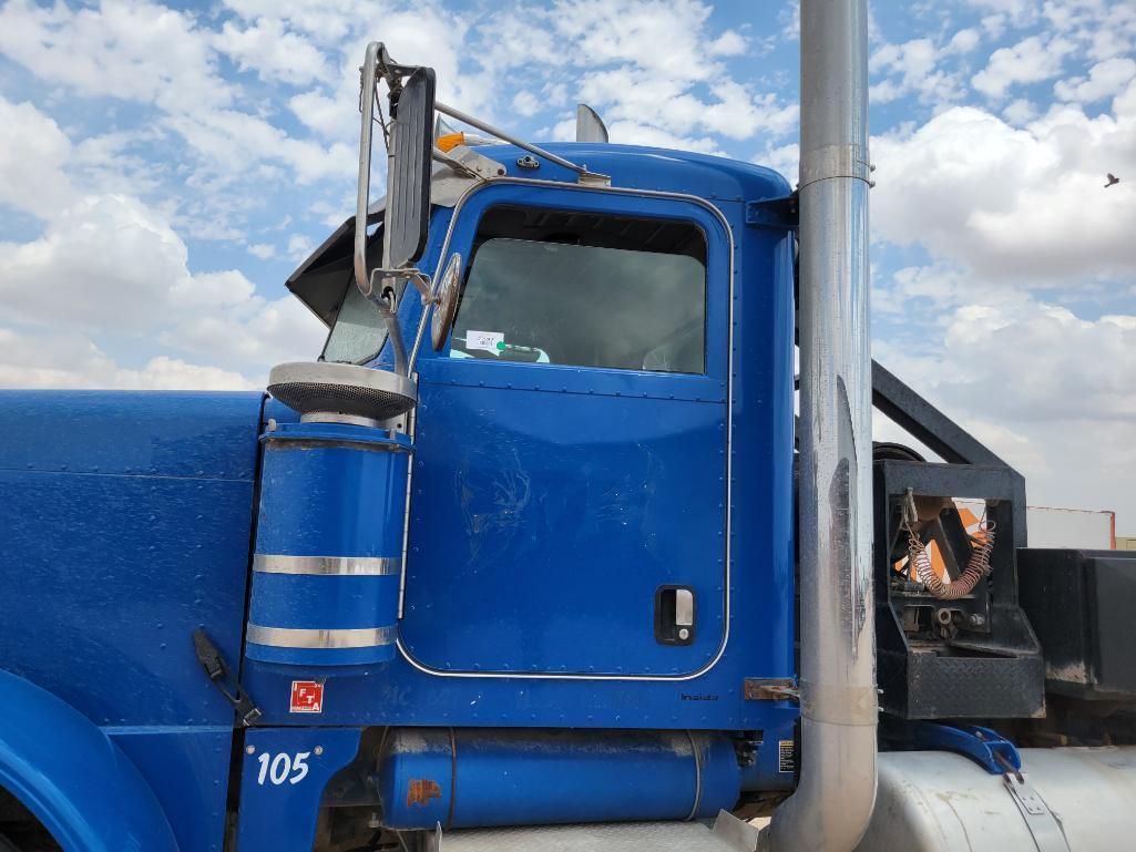 2005 Peterbilt 379 Winch Truck