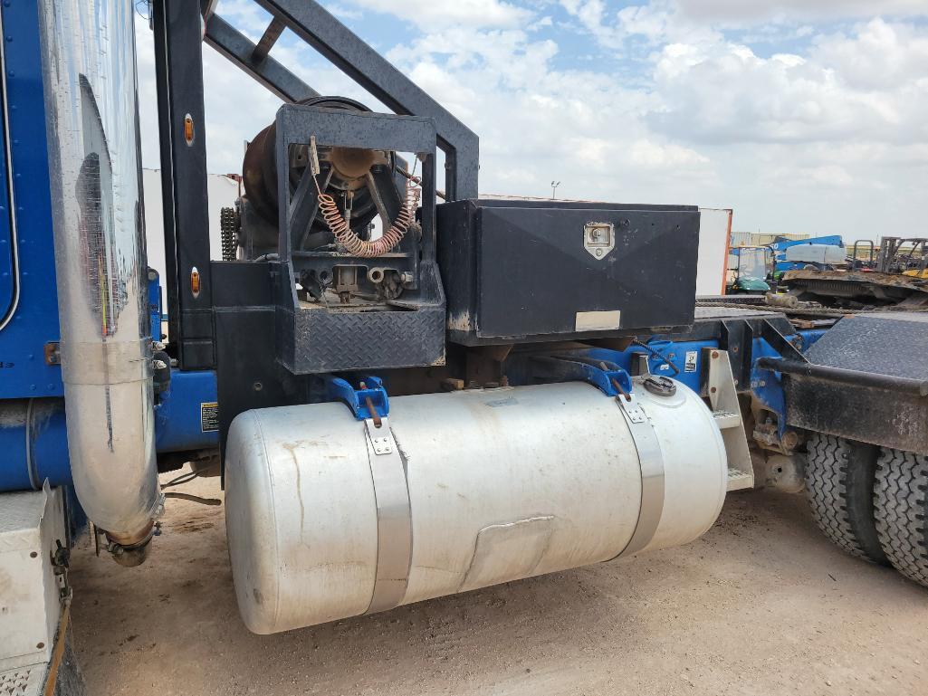 2005 Peterbilt 379 Winch Truck