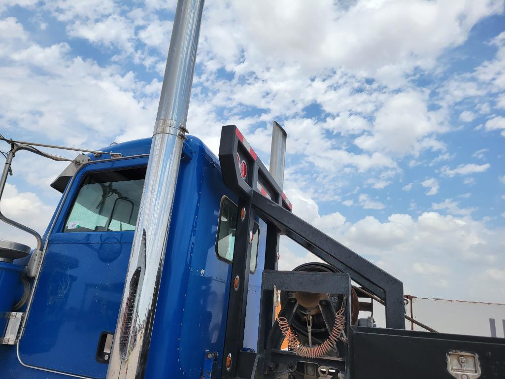 2005 Peterbilt 379 Winch Truck