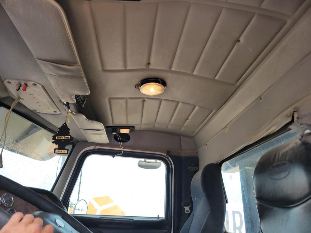 2005 Peterbilt 379 Winch Truck