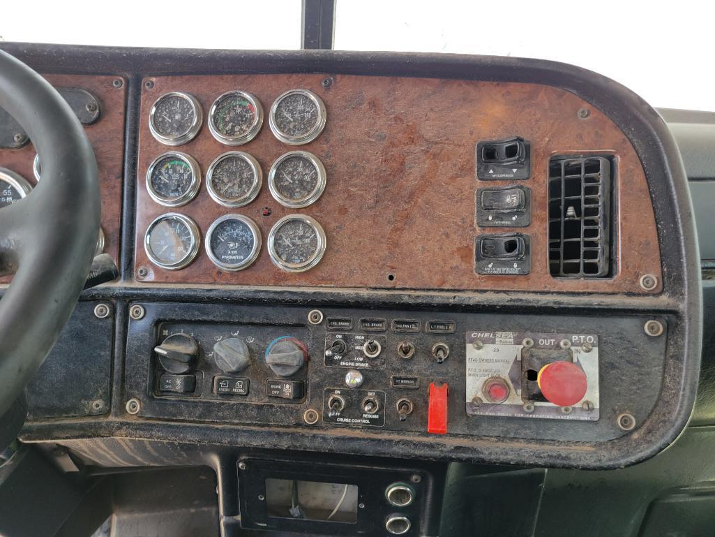 2005 Peterbilt 379 Winch Truck