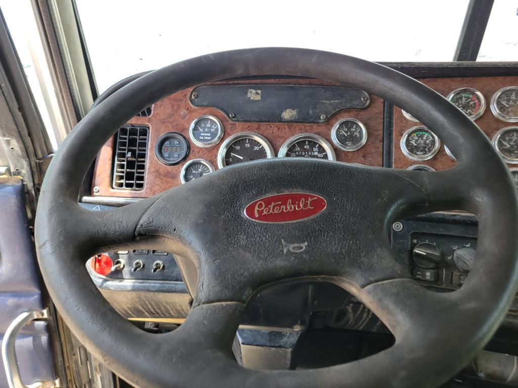 2005 Peterbilt 379 Winch Truck